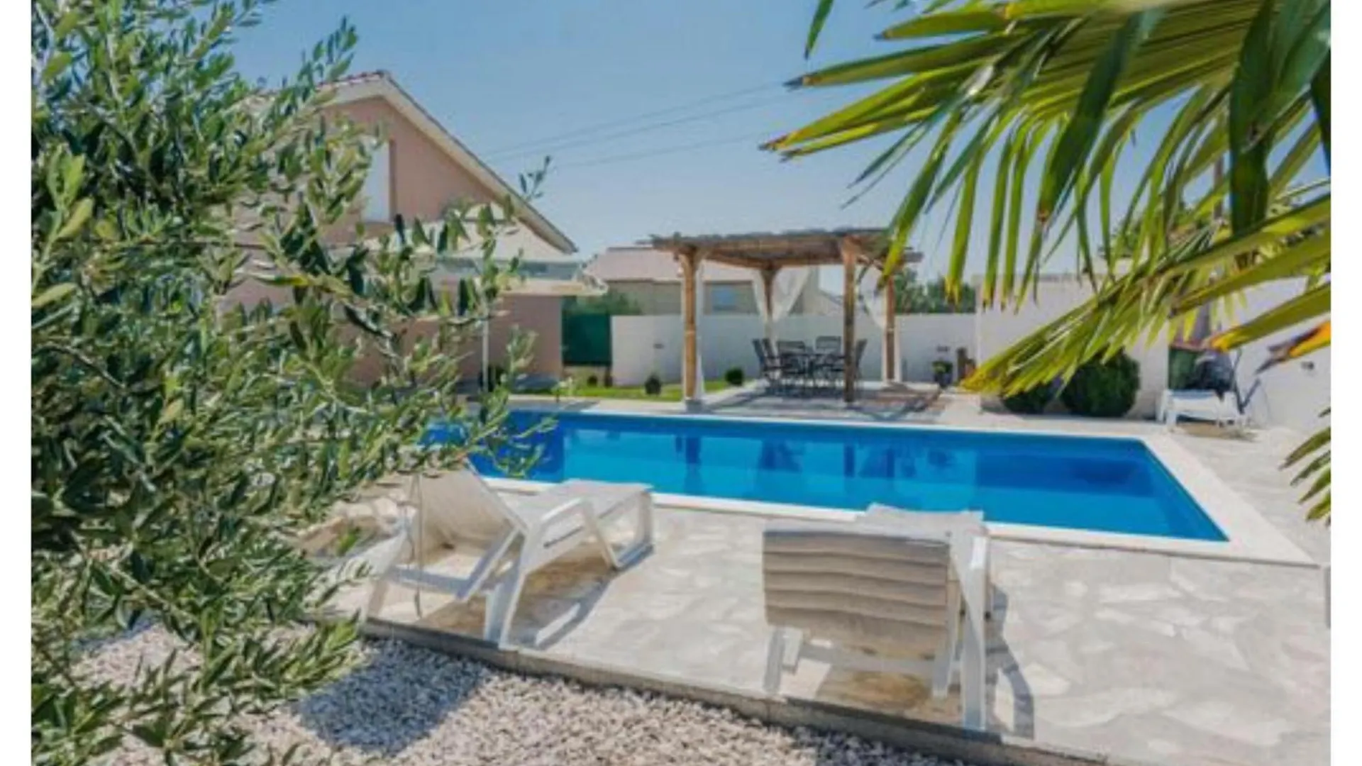 Holiday House Mell With Pool Policnik 0*,